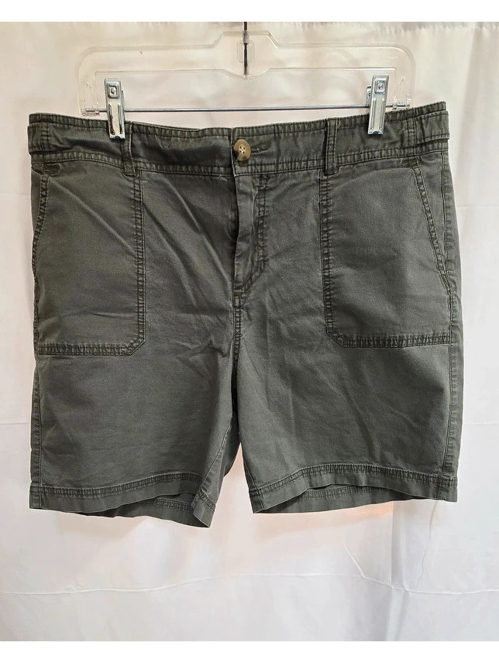 Dockers Mid Rise Curvy Women’s Shorts Size 16 Gray Green Utility Pockets - Picture 2 of 4